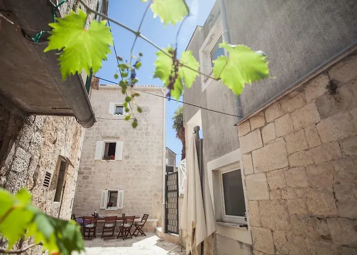 Hotels Close to Airport Villa Lucia